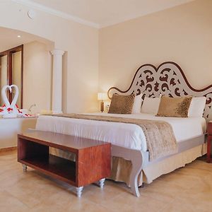 Colonial Jr Suite Ocean Front – WiFi
